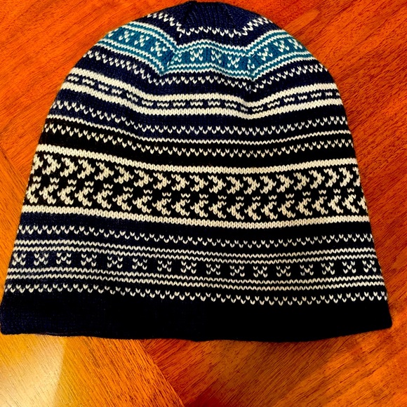 Boy’s fleece hat is in good condition - one size. - Picture 2 of 3